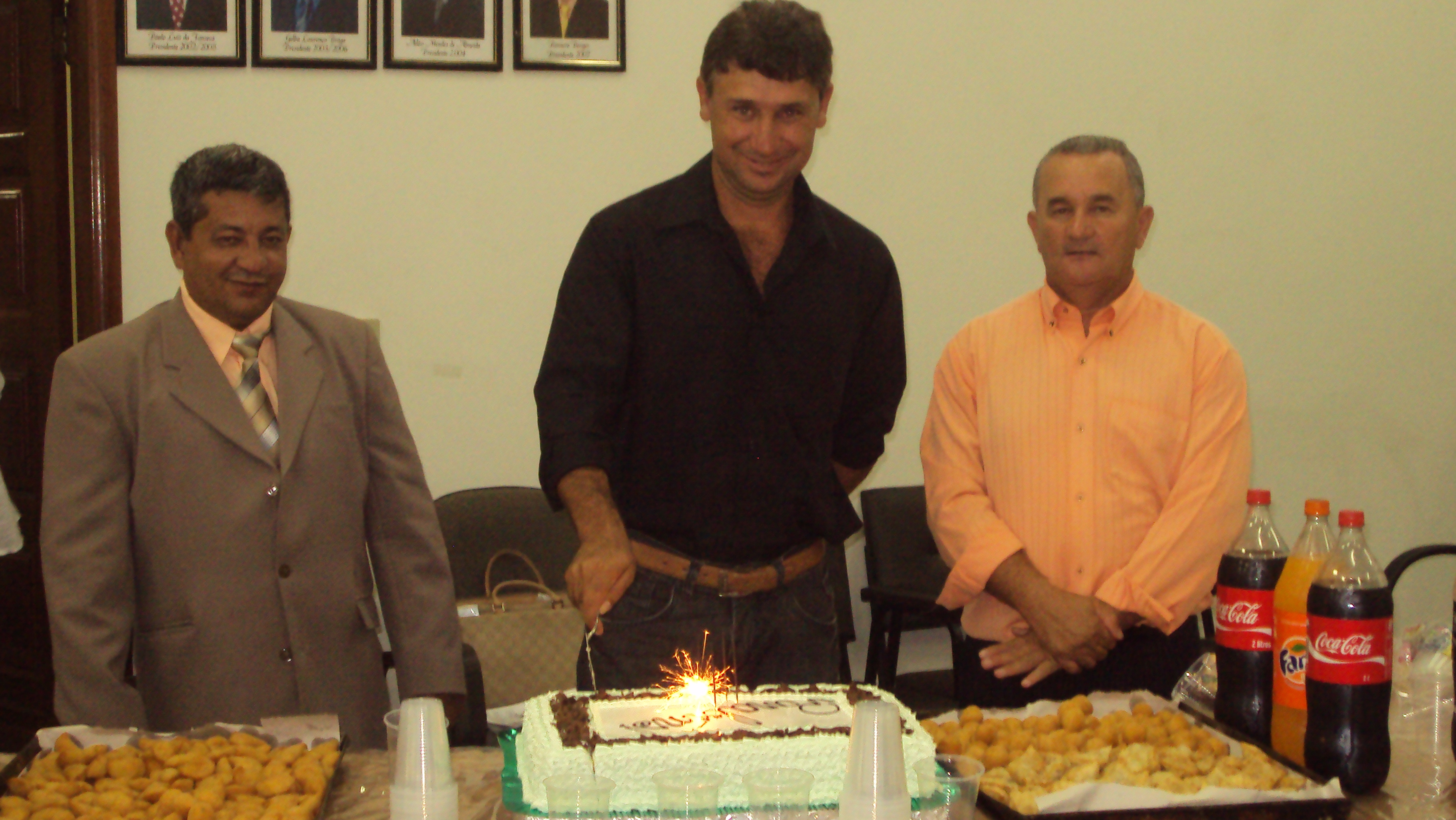 Câmara comemora aniversário dos Vereadores e Servidores da Casa, na 6ª Reunião Ordinária realizada no dia 23/04/2012.